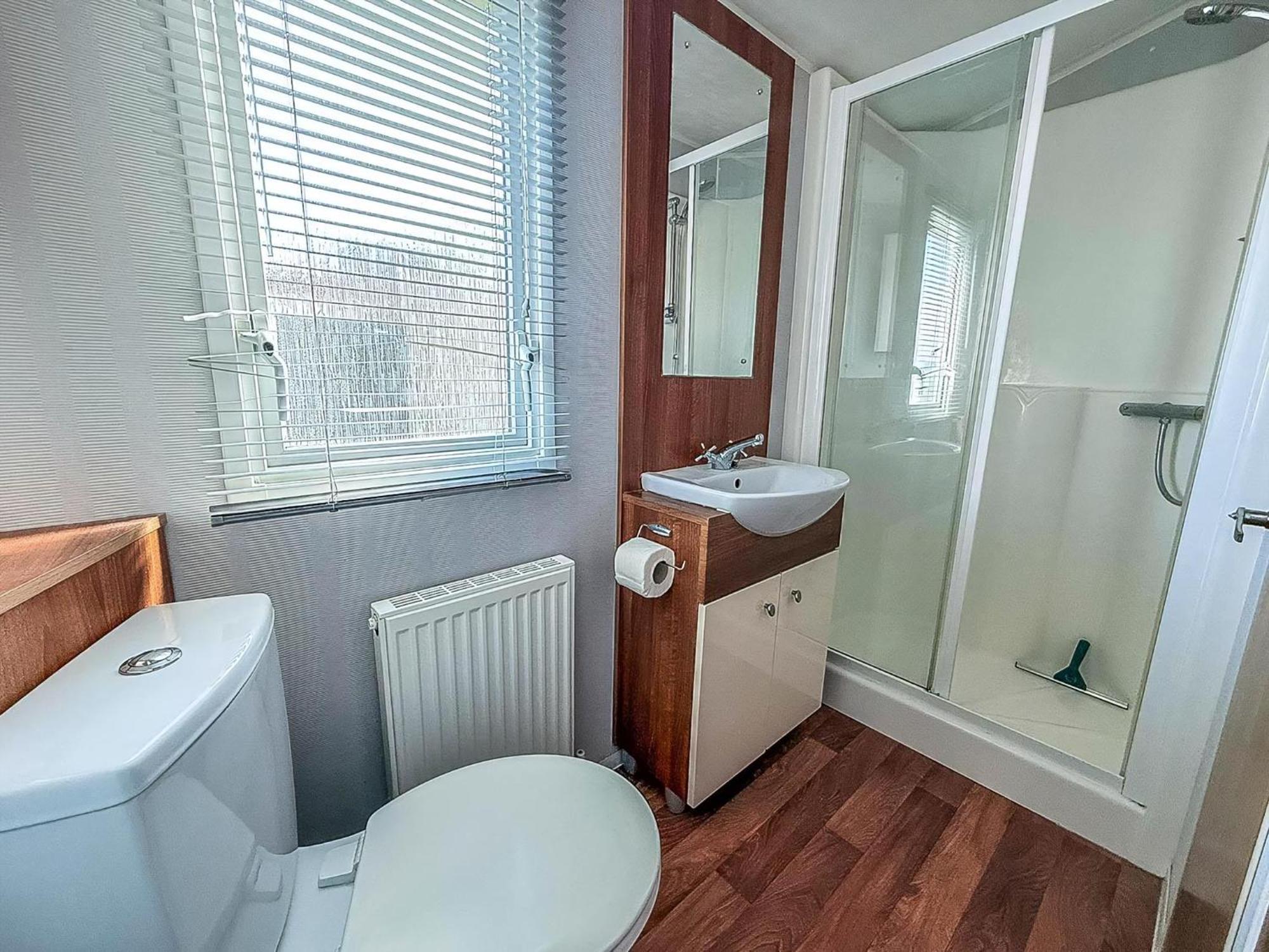 Superb Caravan With Decking And Free Wifi At Naze Marine Park Ref 17236C Walton-on-the-Naze Extérieur photo